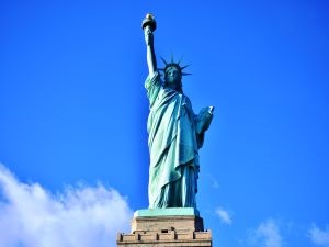 リバティー島に上陸、自由の女神とニューヨーク1日市内観光